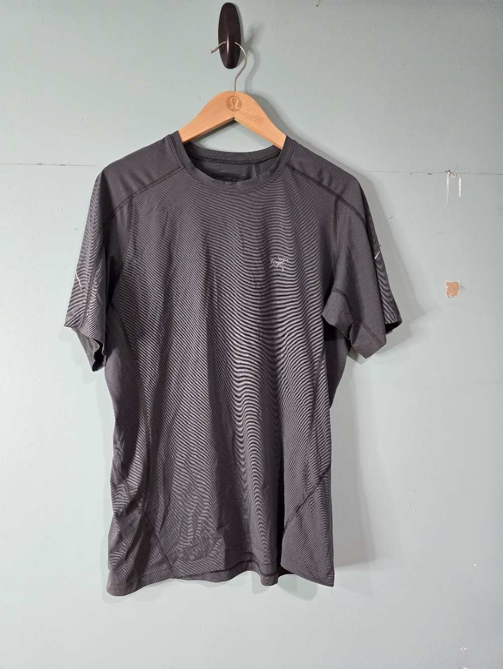 Arcteryx logo T-Shirt Cormac  hike Tee Men's Grey Athleisure Gorpcore L